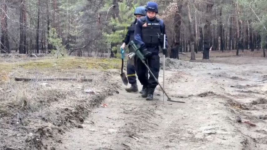 Ukrajina se potýká s minami, s jejich likvidací se obchoduje na černém trhu