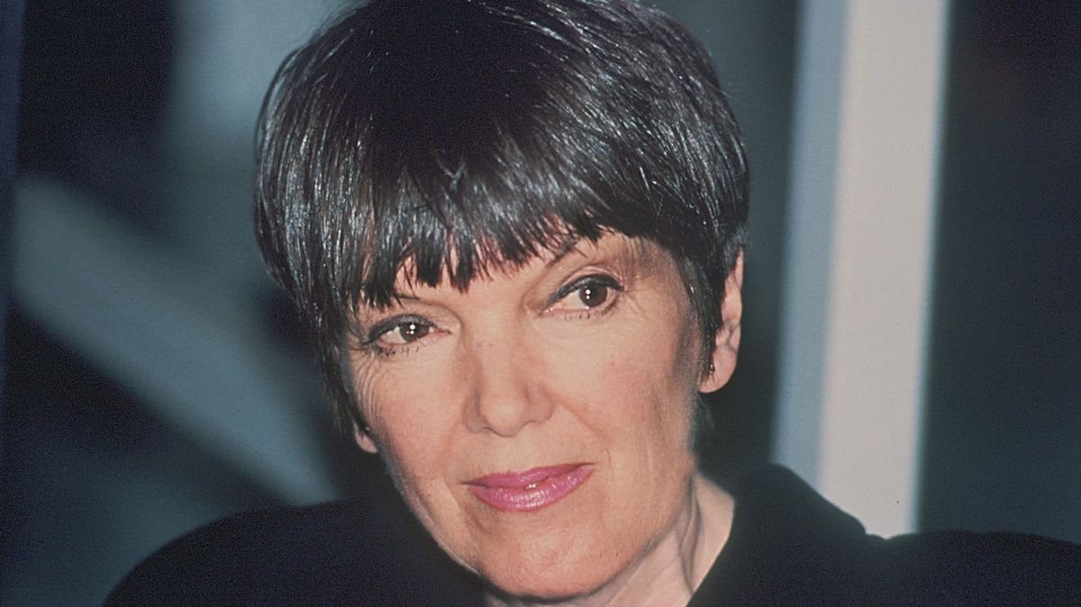 Zemřela módní návrhářka Mary Quantová, která se proslavila minisukněmi