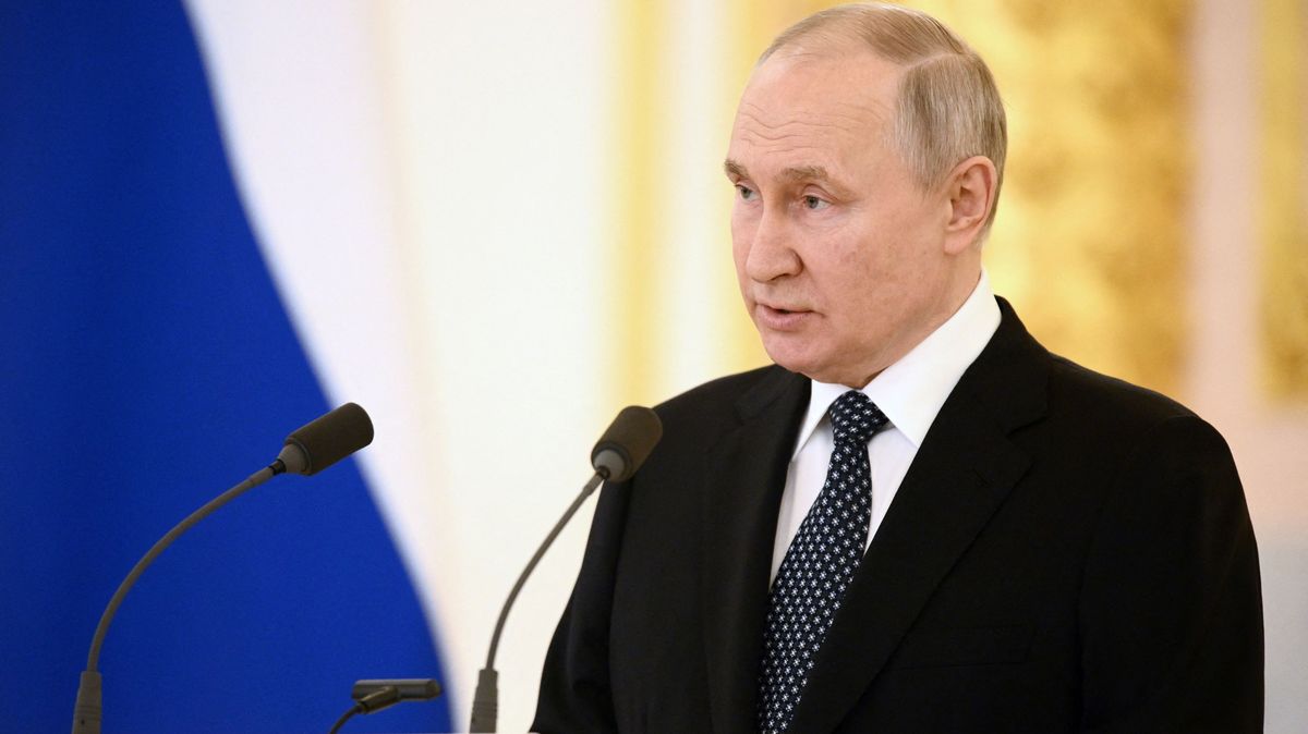 Putin přijal v Kremlu nové velvyslance a hned je začal obviňovat