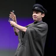 Petr Macháček je v roli Listonoše pěvecky i herecky dokonalý.