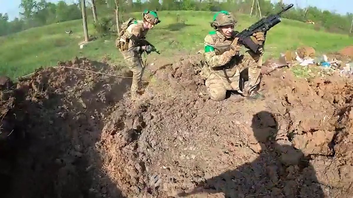 Tři z ukrajinských vojáků, které předali Rusové do Maďarska, se vrátili na Ukrajinu