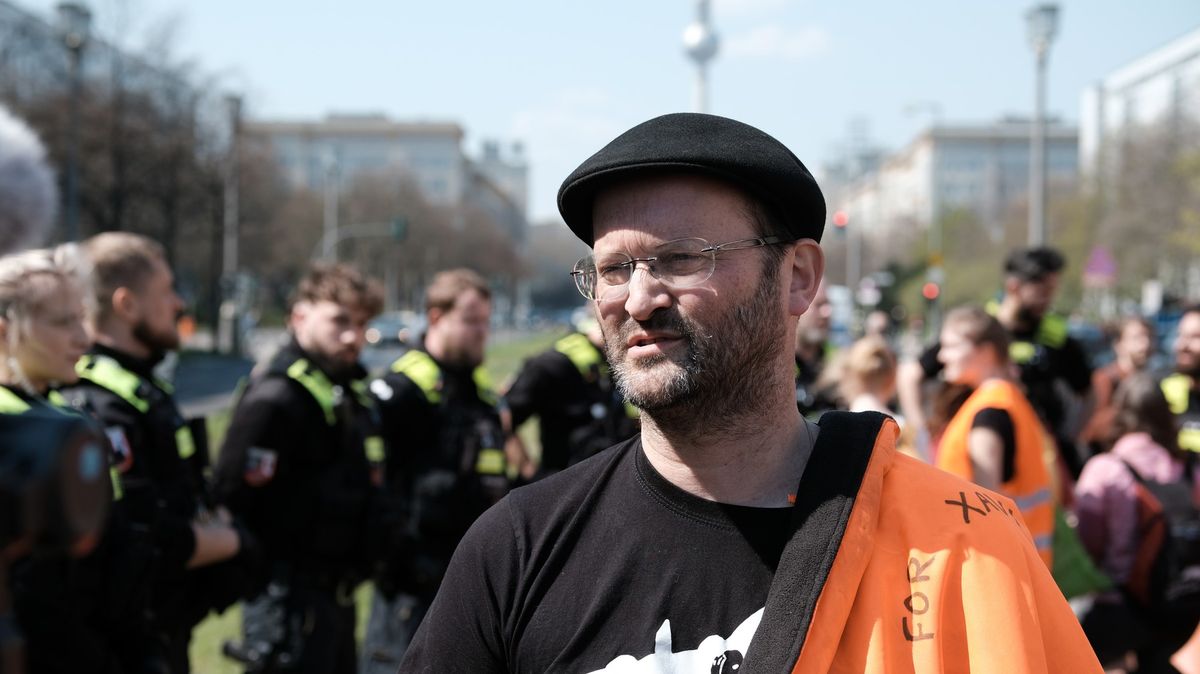 Ekologického extremistu, který organizuje protesty v Praze, zadrželi v Německu