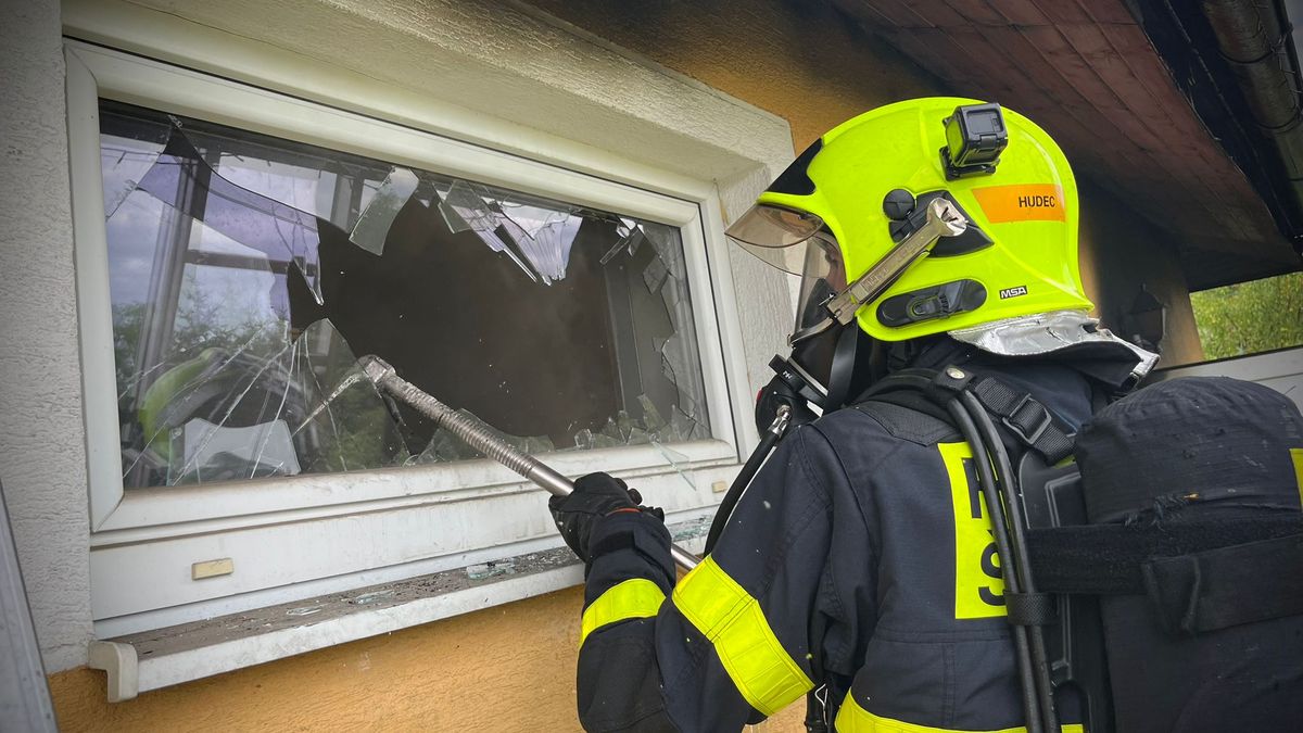 Na Novojičínsku hořel rodinný dům. Škoda je 4 miliony