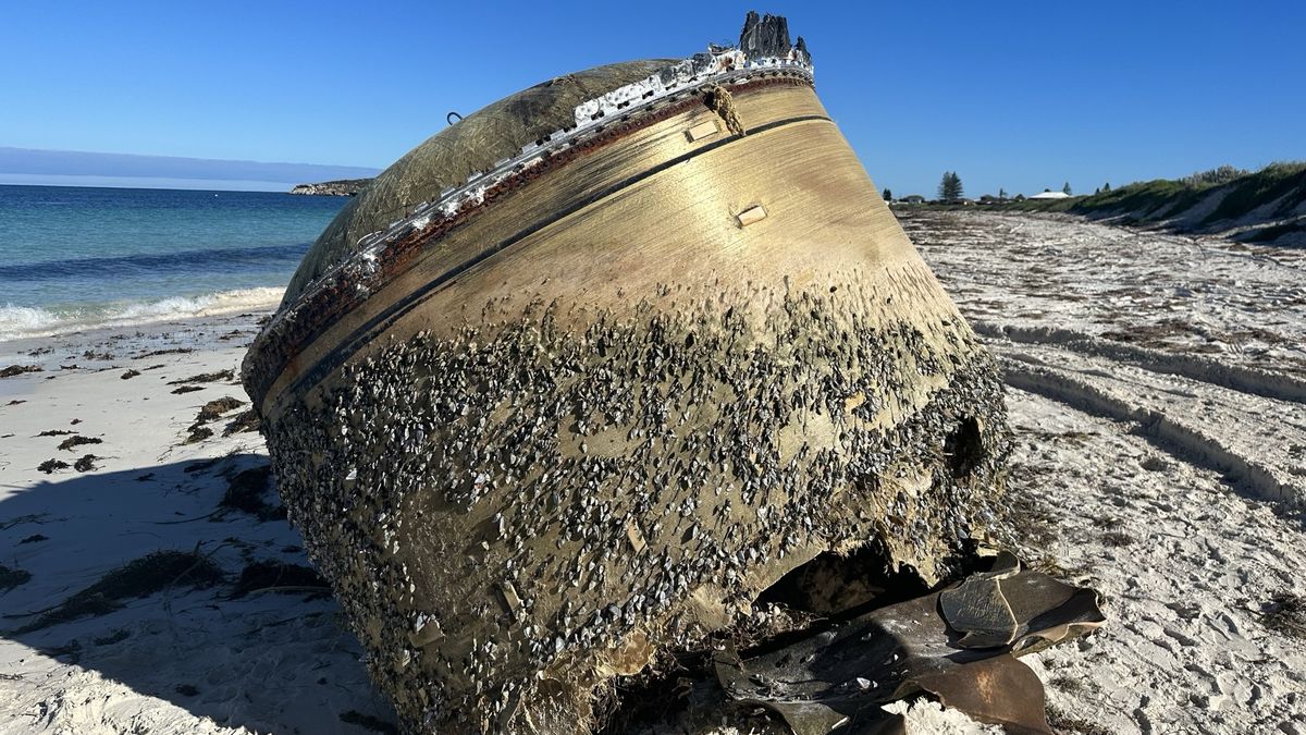 Pozůstatky rakety? Vesmírná agentura prověřuje záhadný předmět na australské pláži