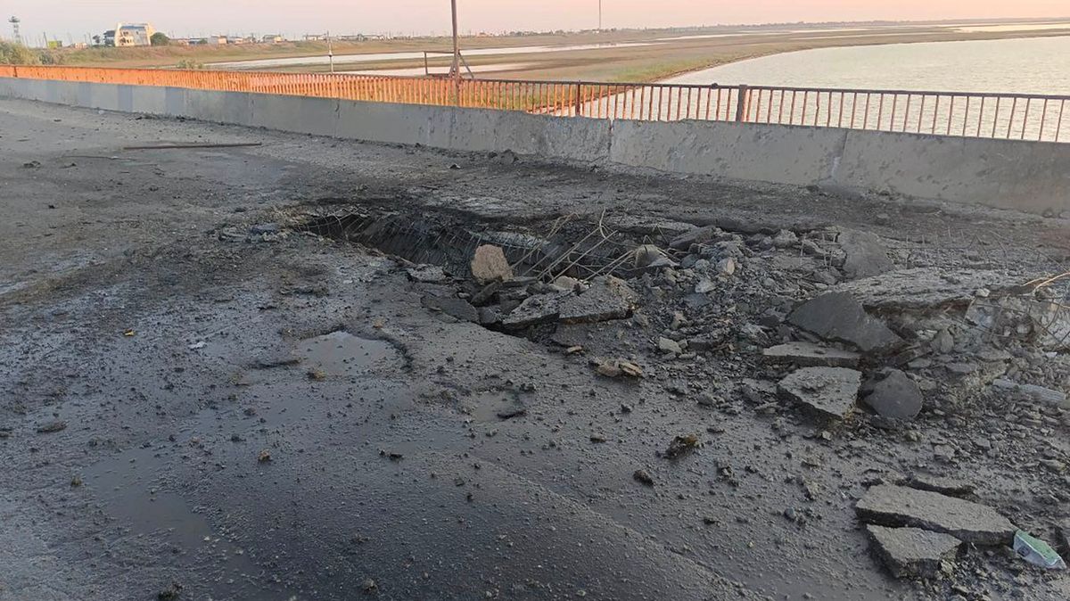 Ukrajinci zasáhli raketami Čonharský most