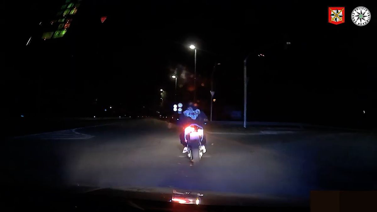 Mladý motorkář skočil v Pardubicích při honičce s policií v kotrmelcích
