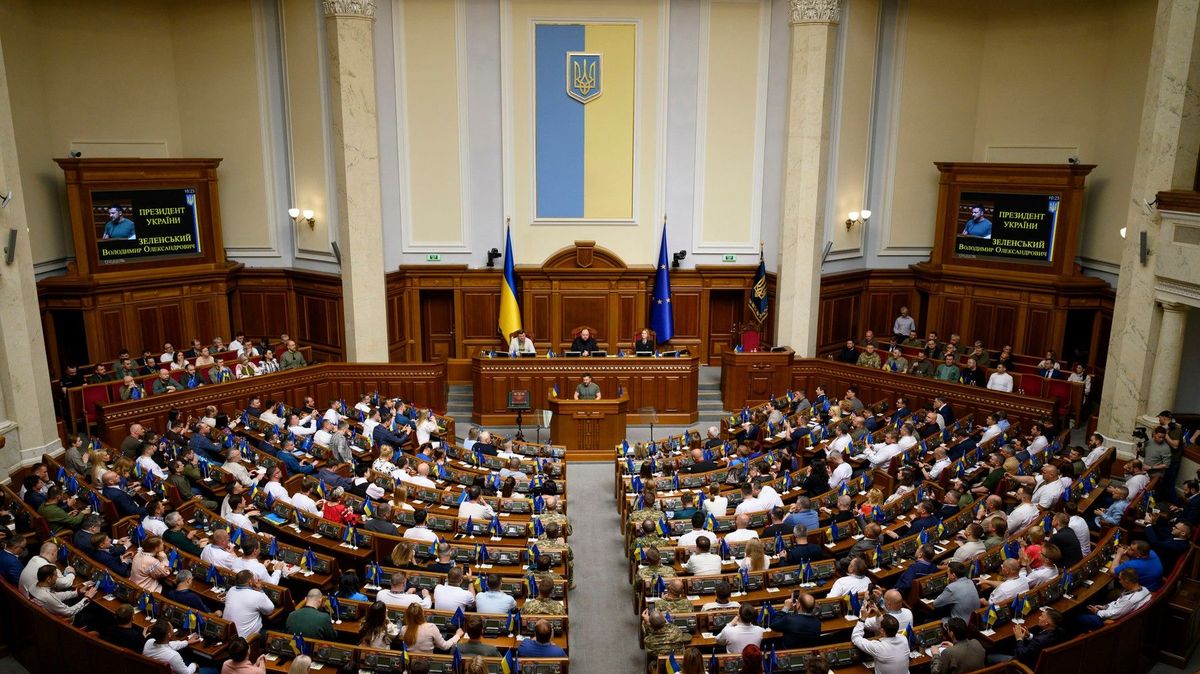 Ukrajina prodloužila válečný stav o další tři měsíce, parlamentní volby v říjnu nebudou