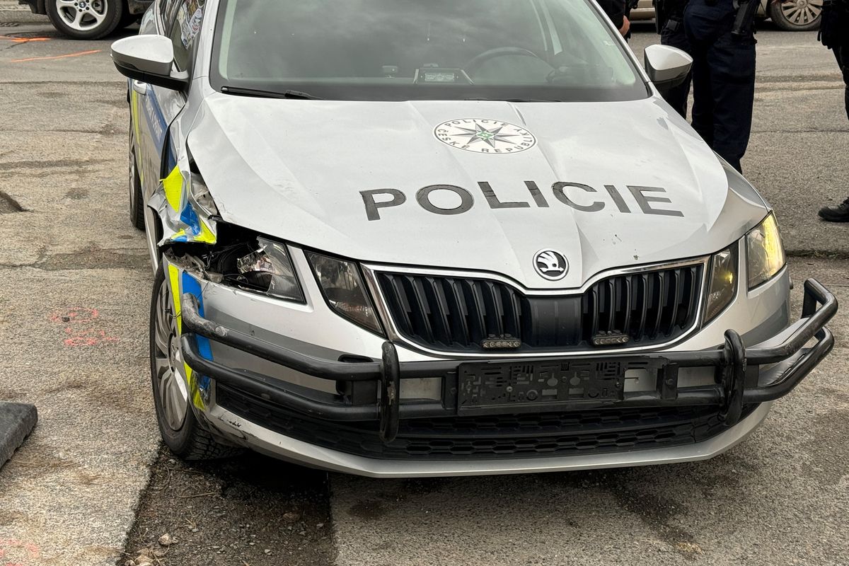 Zfetovanou řidičku ve Znojmě zastavil až policejní pás a proražené pneumatiky