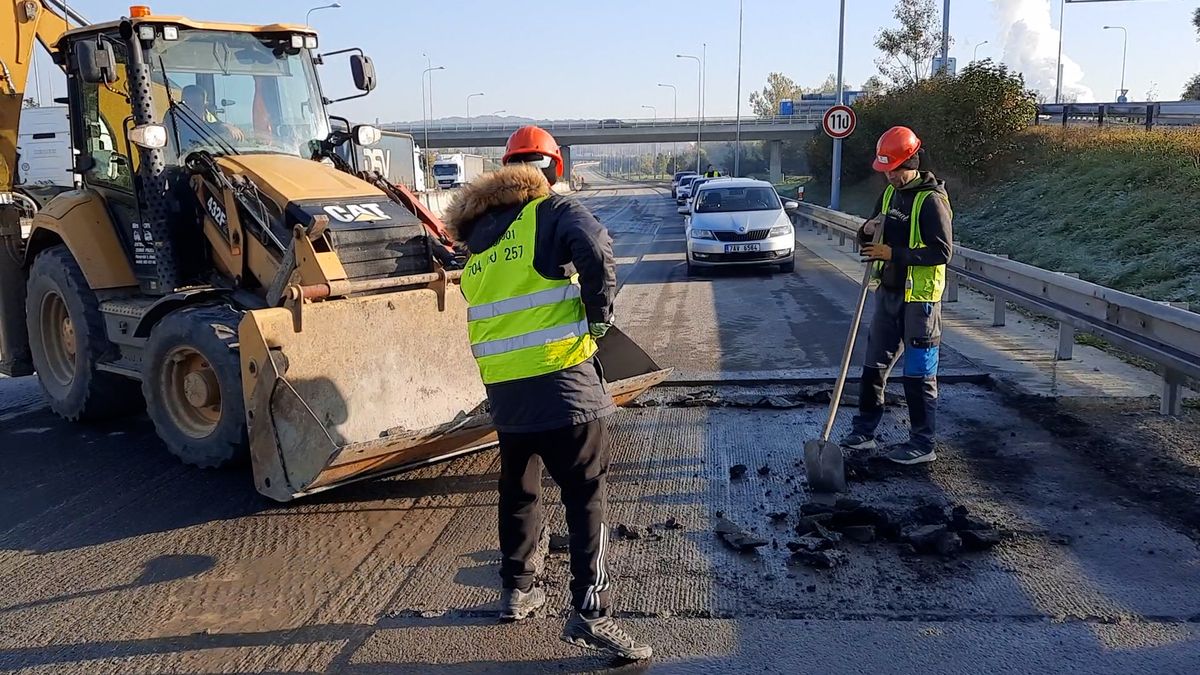 Dělníci opravují část zvlněné dálnice u Ostravy, řidiči musí být obezřetní