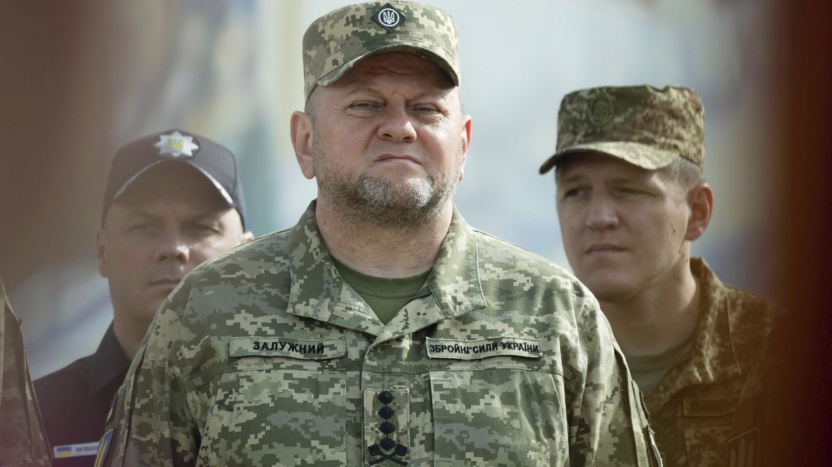 Zalužnyj: Válka přechází v poziční boje, Ukrajina potřebuje nové schopnosti