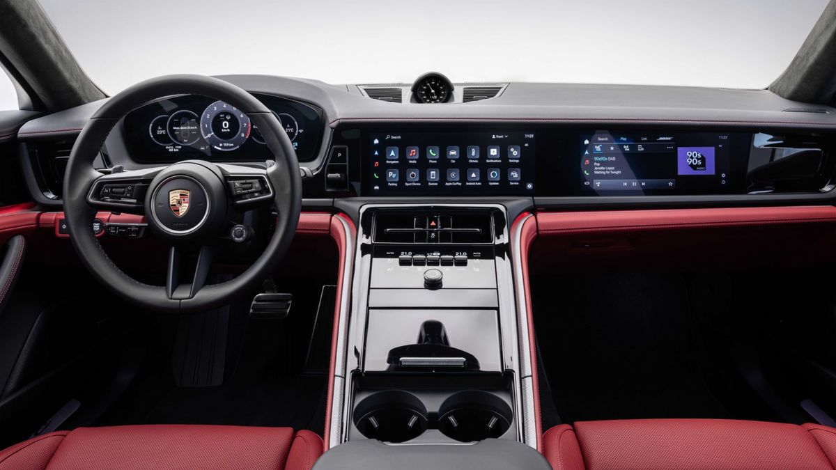 Nové Porsche Panamera odhaluje interiér, výrazně se inspirovalo taycanem