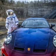 Modrá barva je na speciálním Porsche 911 GT3 Touring soustředěna na kapotu a střechu