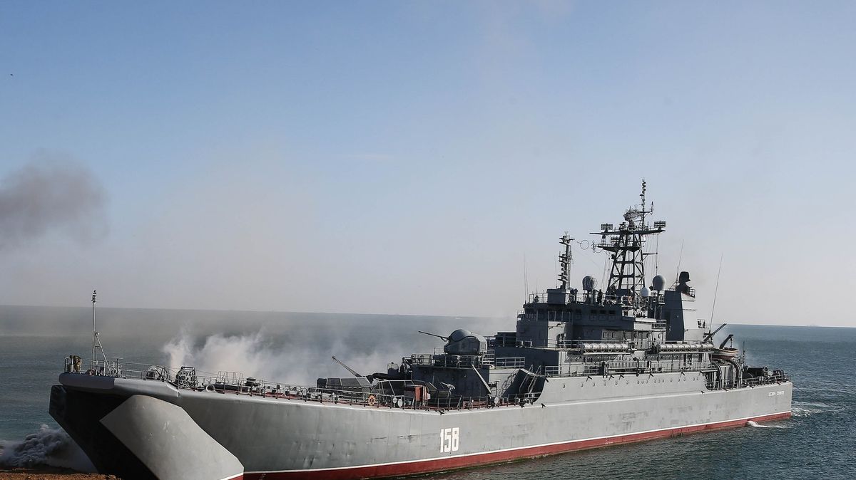 Totální potupení. Loď Cezar Kunikov poslali Ukrajinci ke dnu na výročí úmrtí námořního velitele