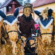 S přípravou se začíná už v létě, kdy se kosí obilí, které se pak použije výhradně na betlém.