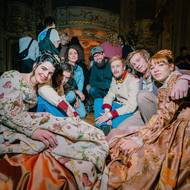 Antonie Formanová a její „kapela“, Dcera národa. Zcela vzadu režiséři: Cristina Grosan, Matěj Chlupáček