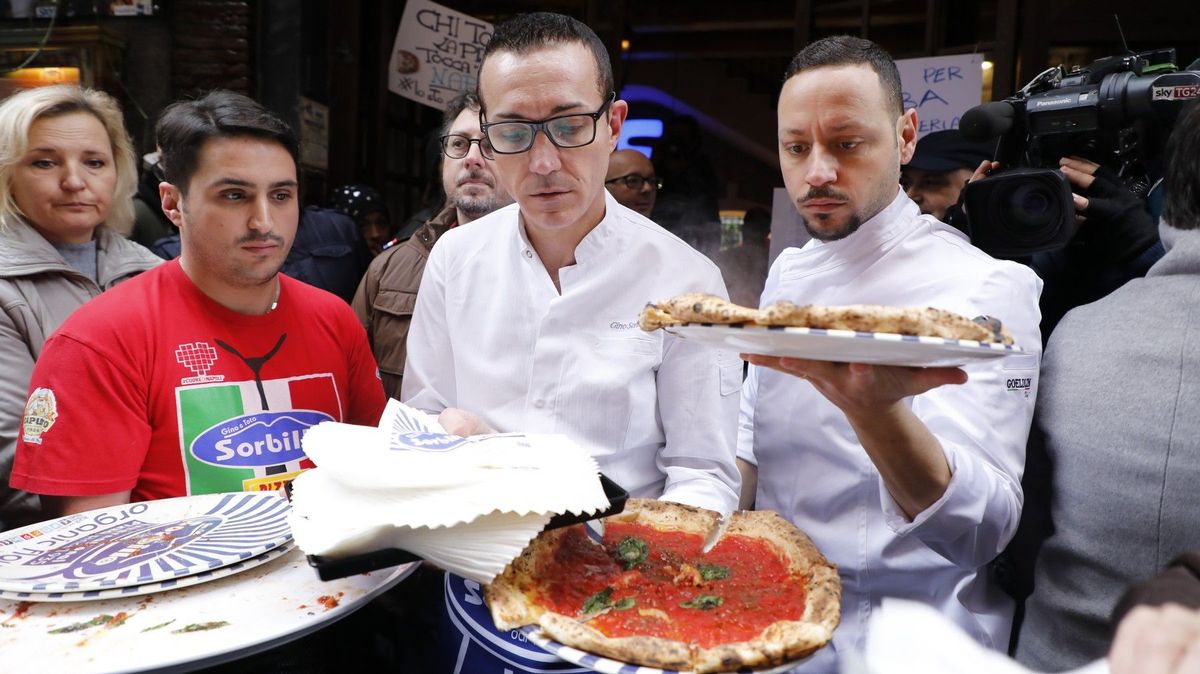 Skandál v Neapoli: Vyhlášený pekař veřejně propagoval pizzu s ananasem