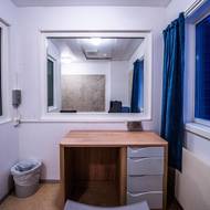 Návštěvnická místnost ve vězení Ringerike