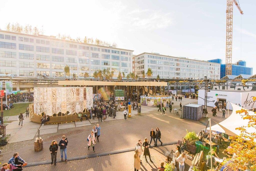 Ketelhuisplein během festivalu Dutch Design Week