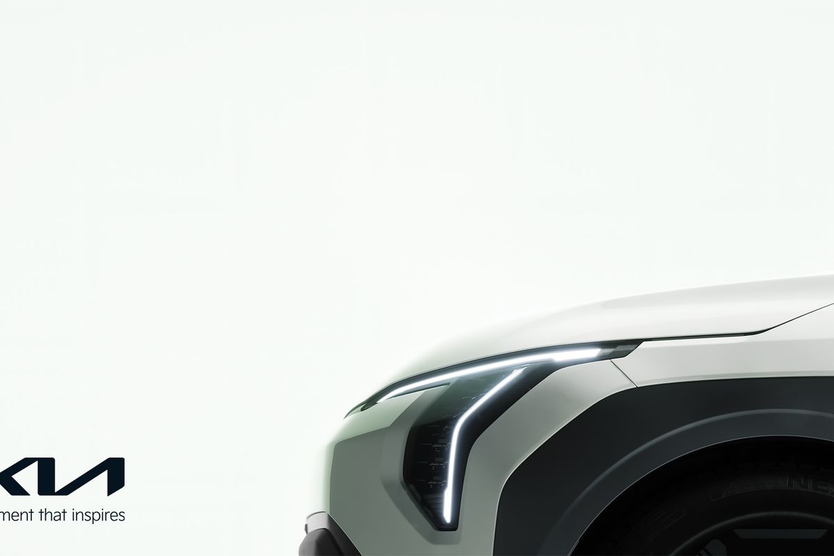 Kompaktní elektromobil Kia EV3 poodhaluje tvary v produkční podobě