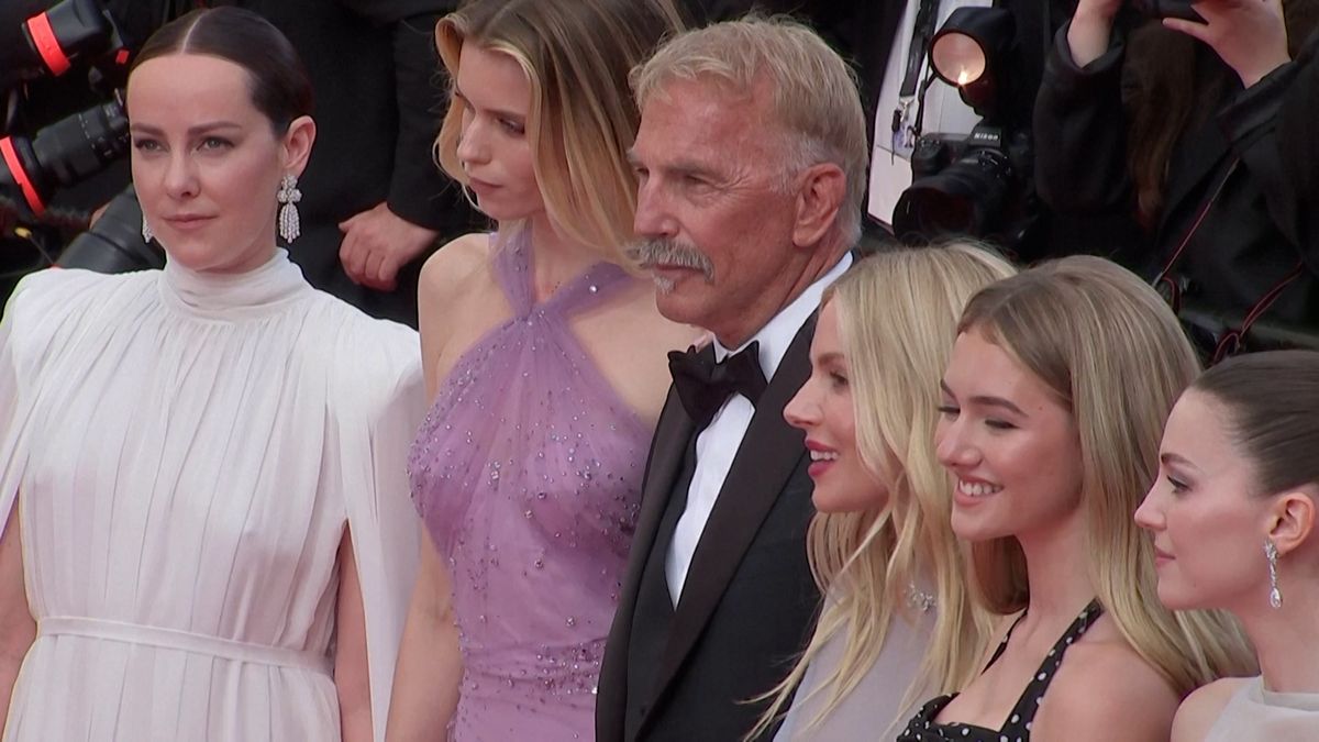 Cannes 2024: Kevin Costner jako kovboj na červeném koberci