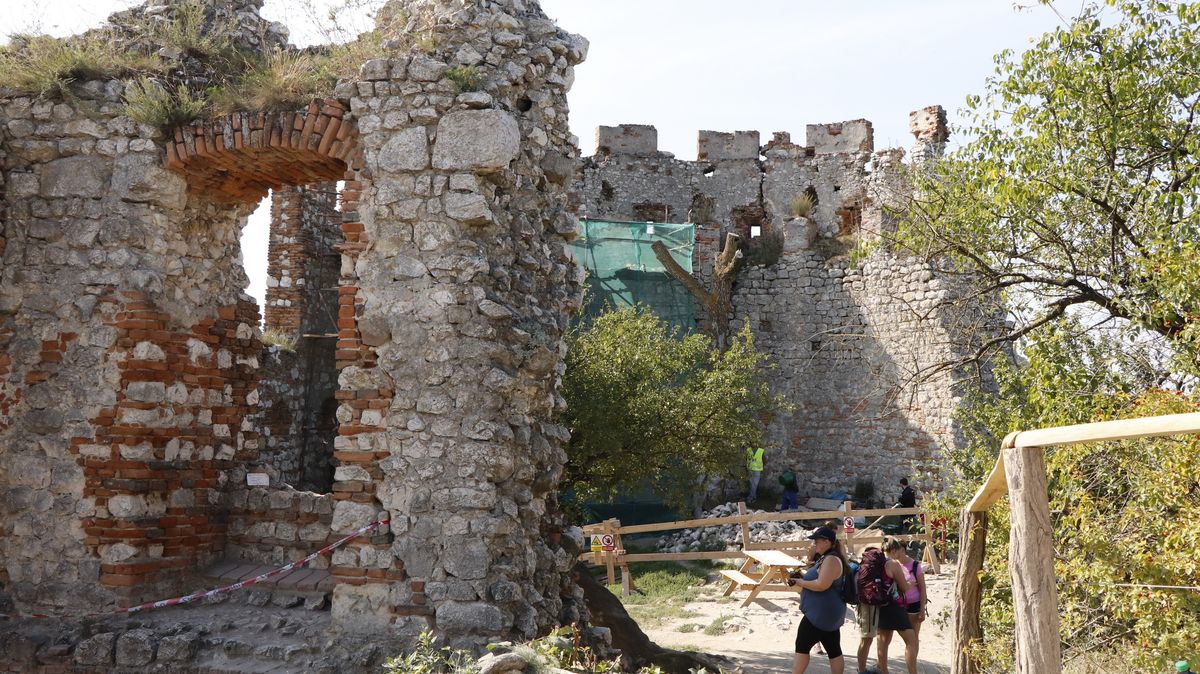 Jihomoravský kraj pomůže spolku v opravě zříceniny hradu Děvičky