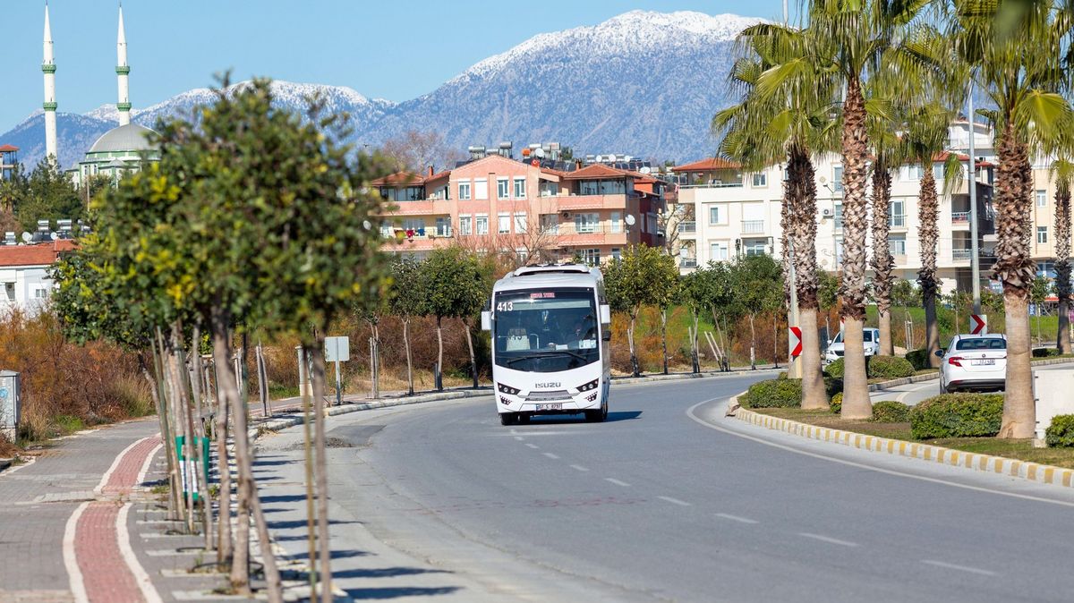 Deset mrtvých a desítky zraněných při nehodě autobusu v Turecku