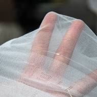 Na tubulárech se sem tam objeví drobná vada. Po odhalení tento kus zaměstnanci vyřadí a zkontrolují stroj