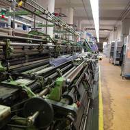 Princip pletení se od začátku výroby nezměnil, vždy je na začátku háček a očko. Dnes však výrobu zjednodušují stroje