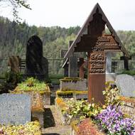 Hřbitov byl součástí místního areálu.