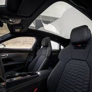 Speciální střešní okno lze zneprůhlednit stiskem tlačítka