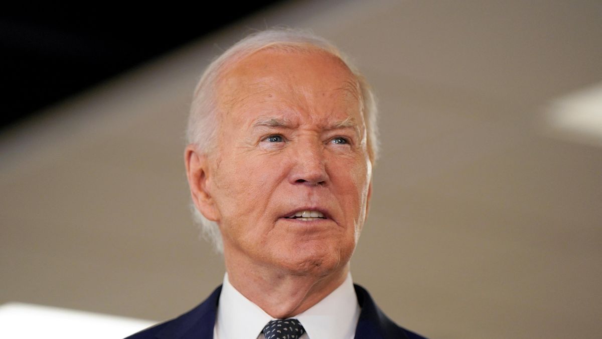 Musí ukázat, že na to má. Biden v soukromí nevylučuje odstoupení z voleb, píše NYT