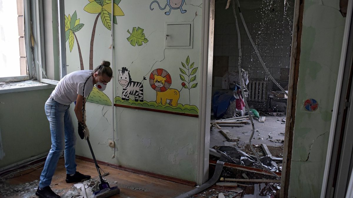 OSN: Dětskou nemocnici v Kyjevě zasáhla ruská střela