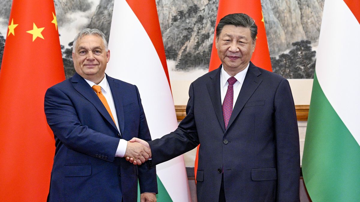 Orbán v Pekingu ujišťoval, že podporuje čínský mírový plán pro Ukrajinu