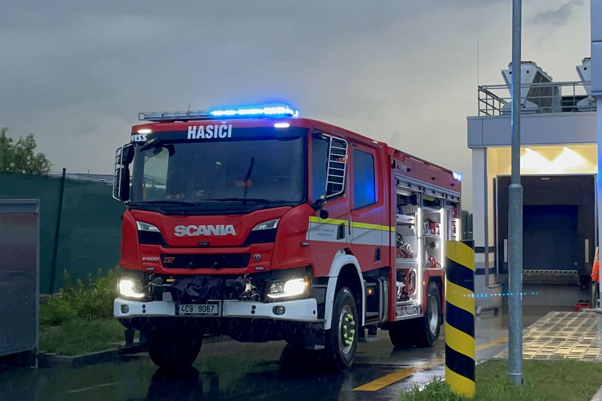 Muž při požáru domu na Ostravsku utrpěl popáleniny na rukou, nohou a v obličeji