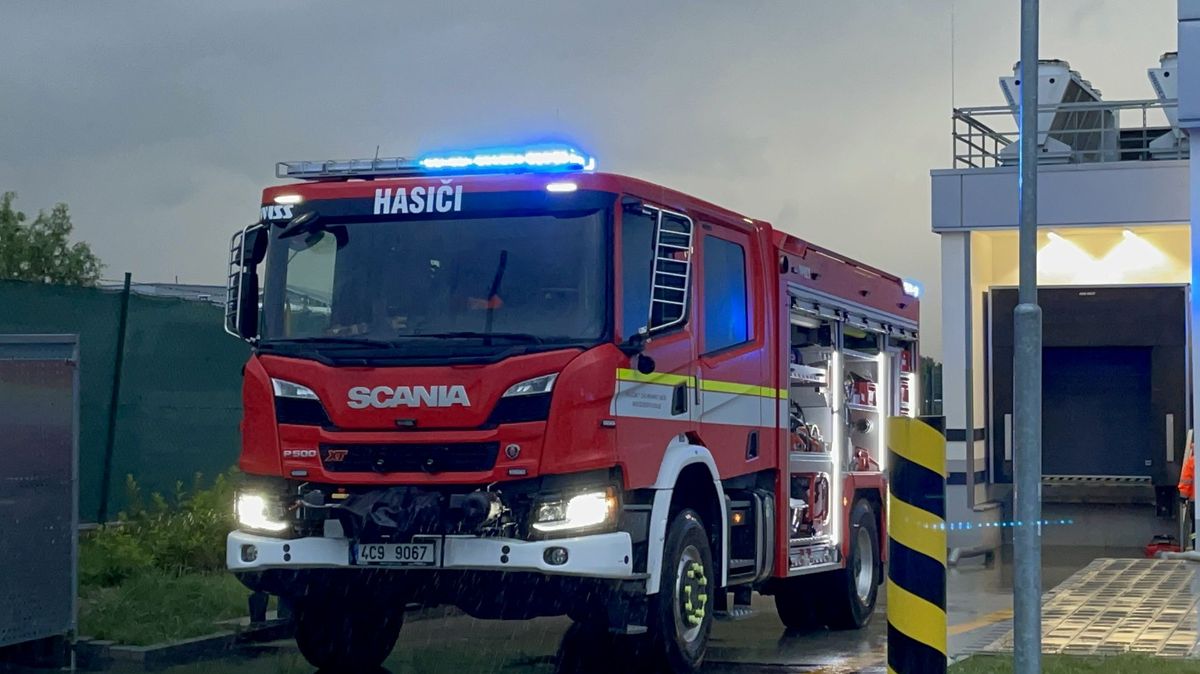 Muž při požáru domu na Ostravsku utrpěl popáleniny na rukou, nohou a v obličeji