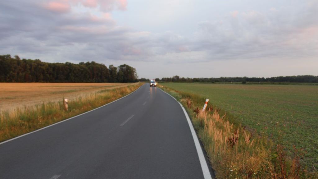 Opilý 70letý motorkář u Olomouce nezvládl zatáčku. Boural a skončil v nemocnici