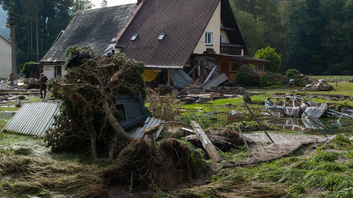 V Nových Heřminovech byl zasažen každý dům, některé půjdou k zemi