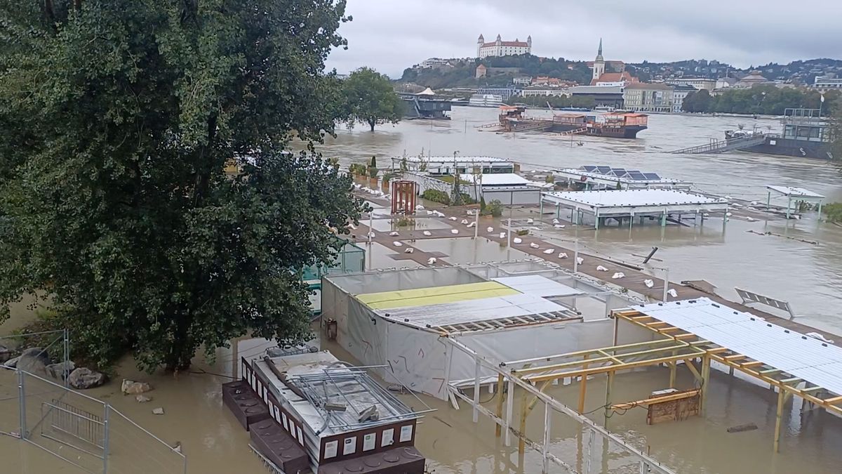 Dunaj v Bratislavě přetlačil proud Moravy, která se vylévá z břehů