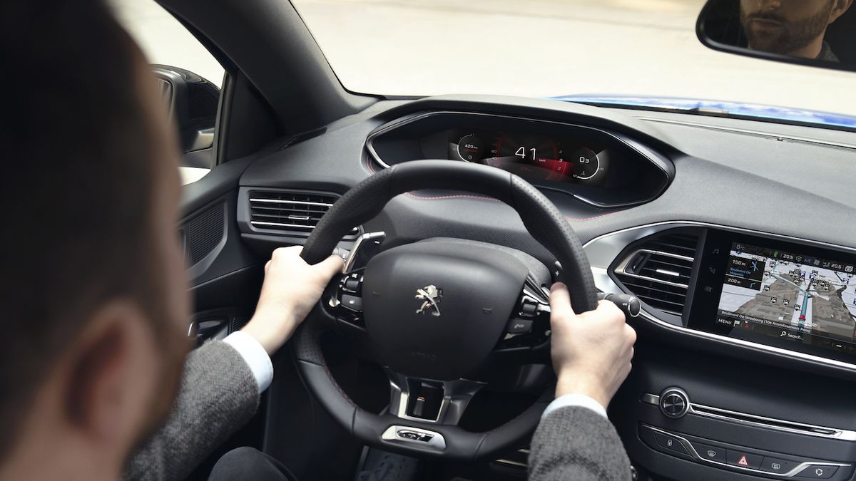 Odcházející Peugeot 308 přijde o digitální přístrojový štít, kvůli nedostatku čipů