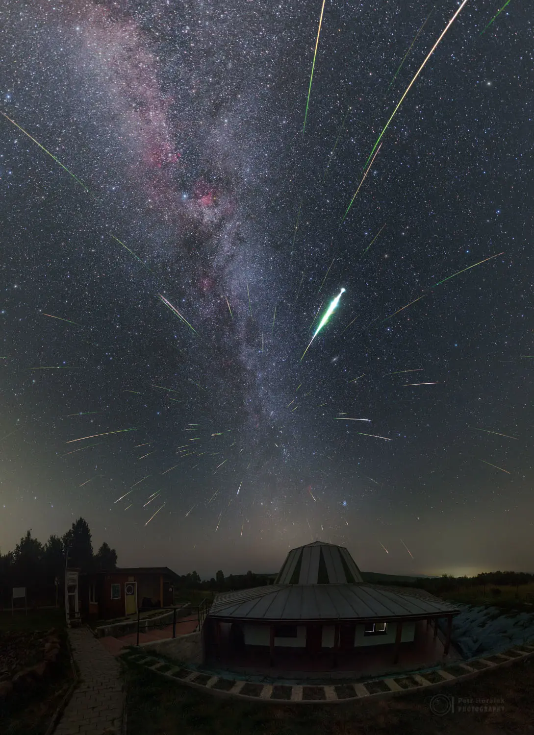 Perseidy Pomalu Vrcholi Nasa Ocenila Jejich Cesky Snimek Novinky Cz