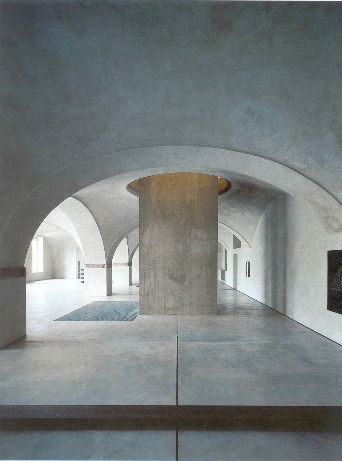 Galerie Benedikta Rejta v Lounech, výstavní prostor v prvním podzemním podlaží.
