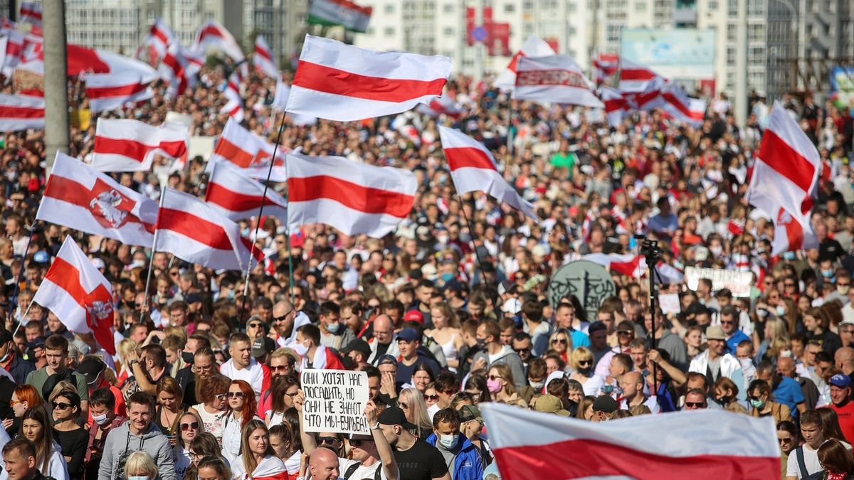 Zaveďte sankce a podpořte běloruskou opozici, vyzývají osobnosti lídry EU