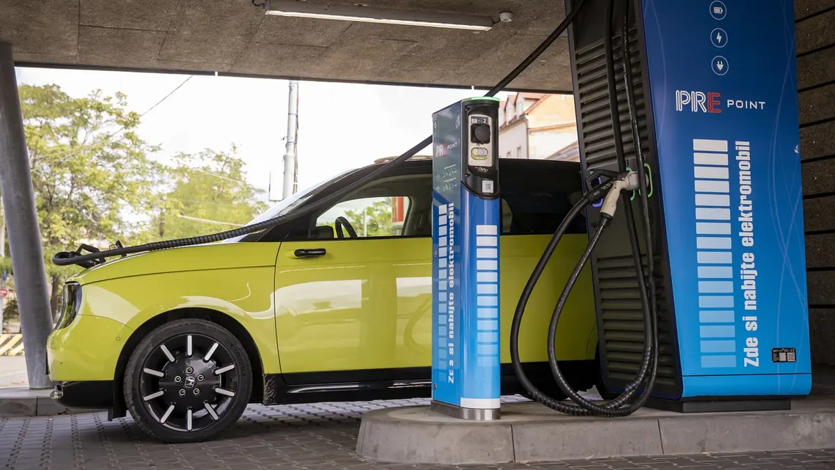 Plynule a chytře. Pět tipů, jak prodloužit dojezd elektromobilu