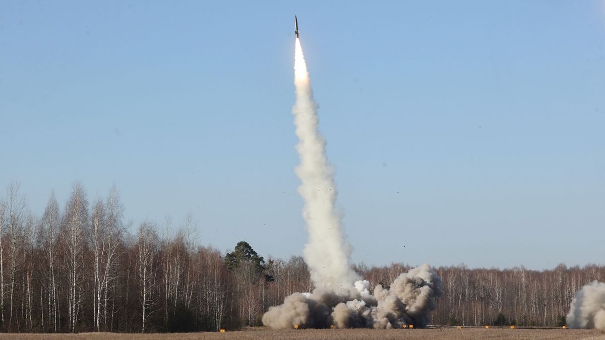 Rusové přivezli na Ukrajinu balistické rakety Točka-U. V březnu se dušovali, že je už nepoužívají