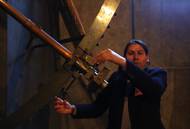 Pablo Hrabánek u jednoho z kvadrantů v Meridiánové síni 