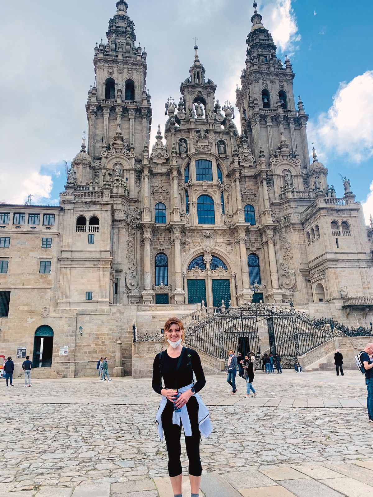 Konečně v cíli. U katedrály v Santiagu de Compostela, kam šla pěšky devět dní.