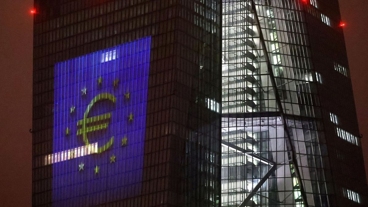 ECB zvýšila základní úrok na tři procenta