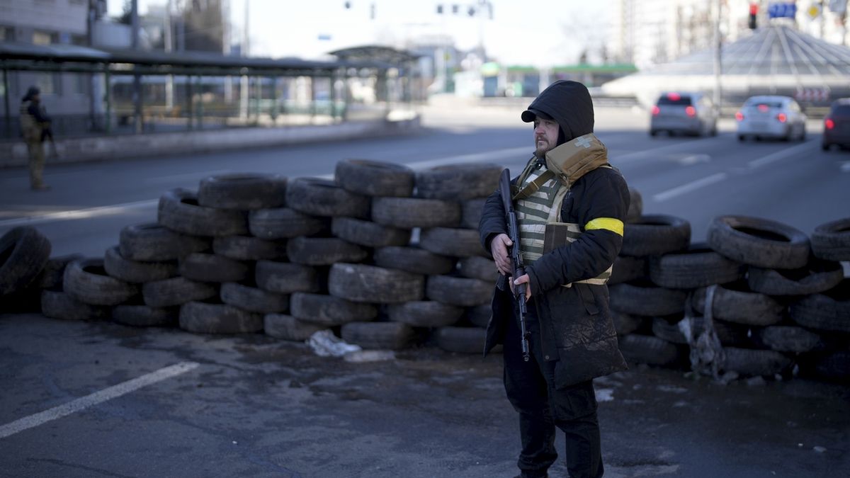 Ukrajinská armáda uvedla, že se jí znovu povedlo odrazit ruské útoky na Kyjev