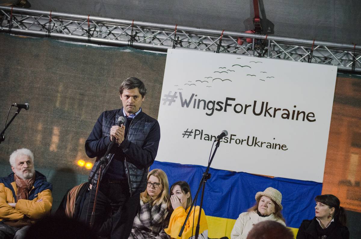 Senátor Marek Hilšer vyjádřil svojí podporu vojenské pomoci Ukrajině.