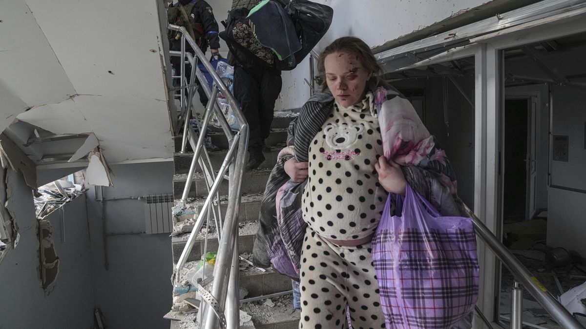 Situace v Mariupolu je katastrofální, „přiznalo“ Rusko
